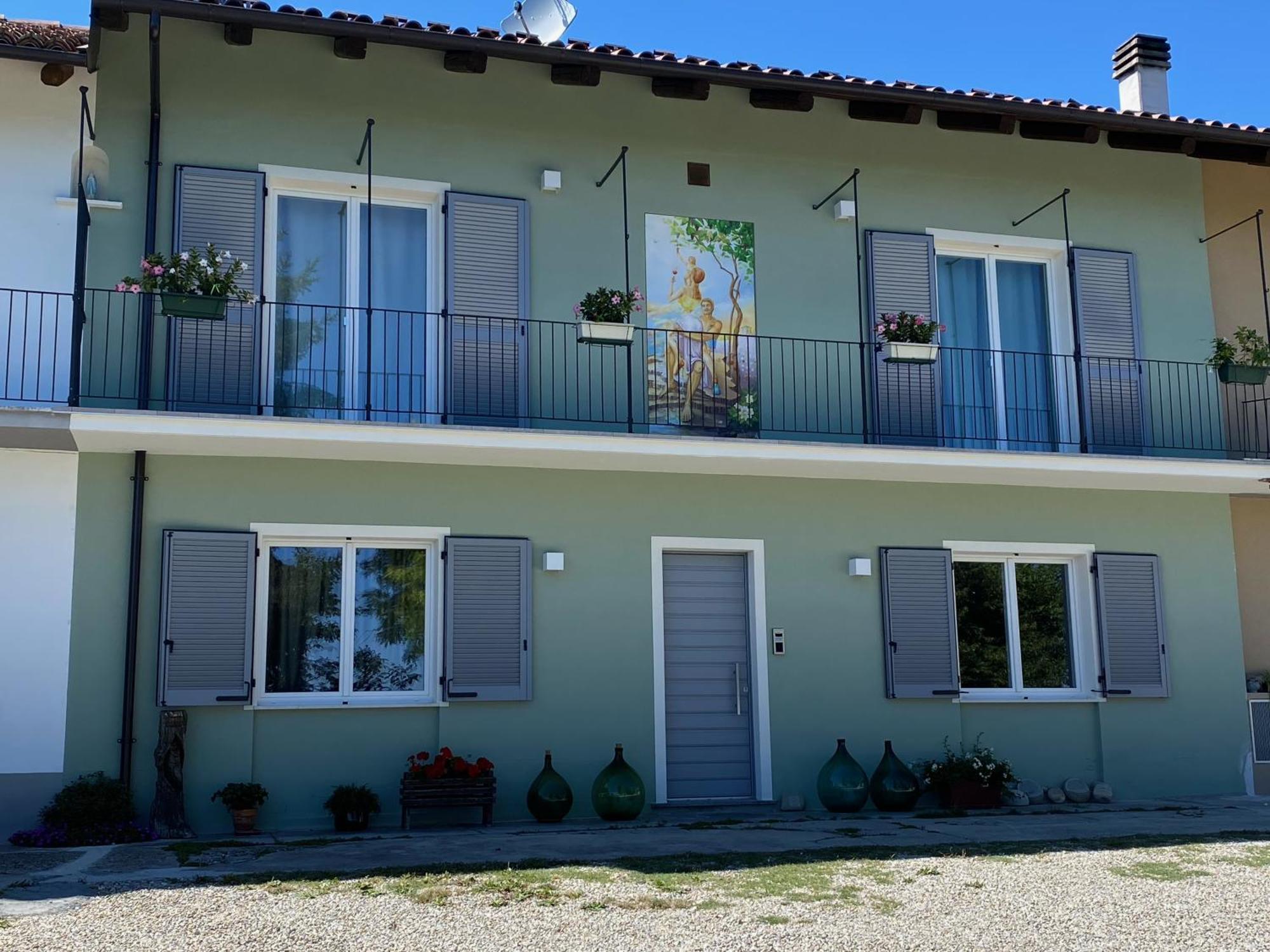 Moncrivel Rooms & Relax Benevello Екстер'єр фото